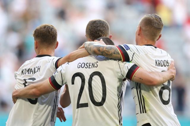 爱游戏正版-从被C罗无视到让他难堪 德国有个“伟大的左后卫”