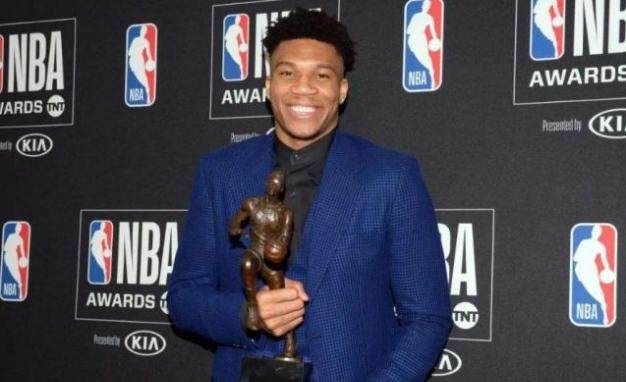 爱游戏在线-【人物】超级蓝领竟两度夺魁 字母哥，MVP的耻辱